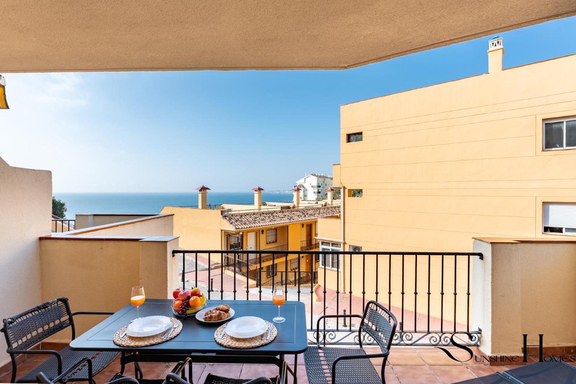 Beachside Retreat With Private Terrace เบนัลมาเดนา ภายนอก รูปภาพ