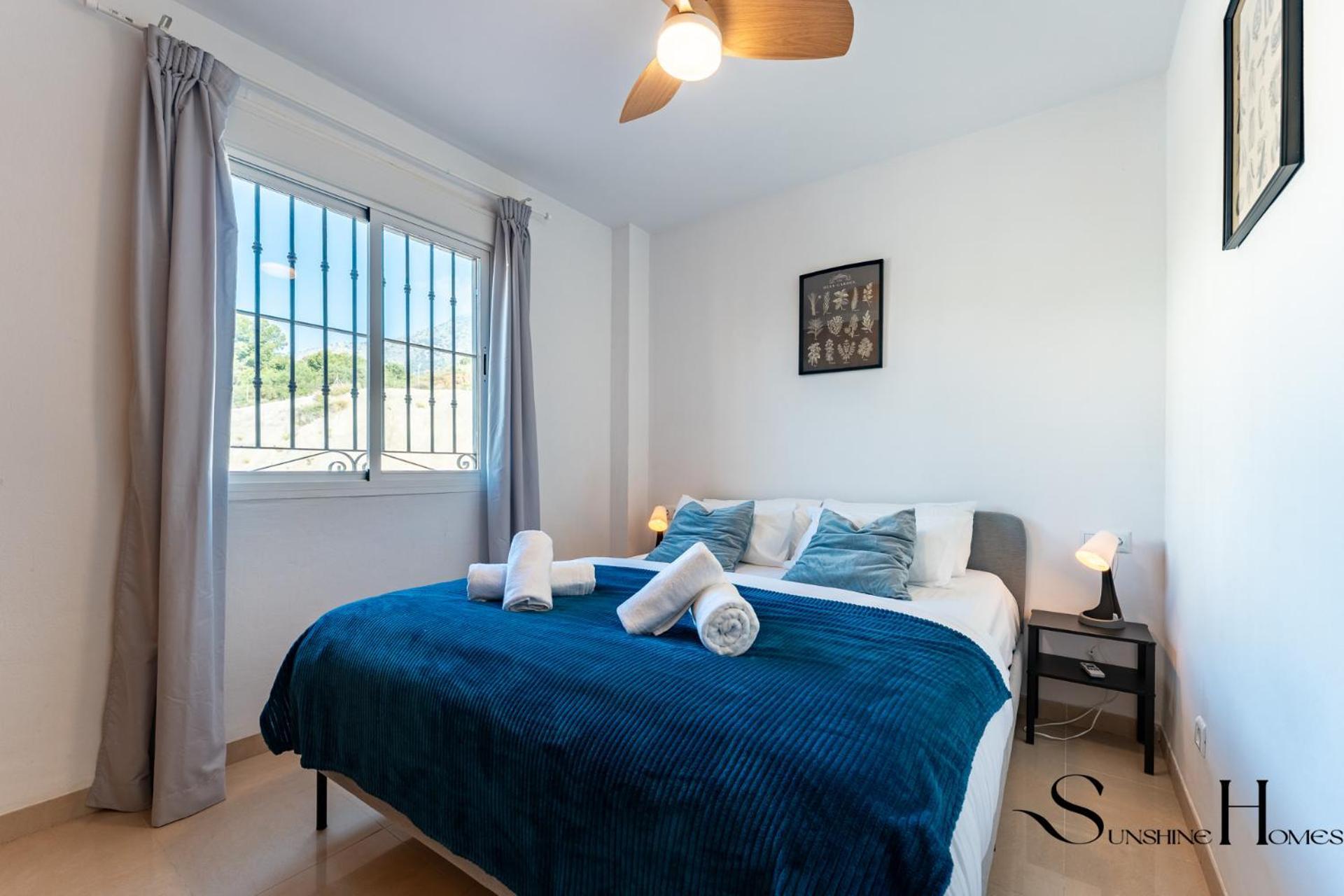 Beachside Retreat With Private Terrace เบนัลมาเดนา ภายนอก รูปภาพ