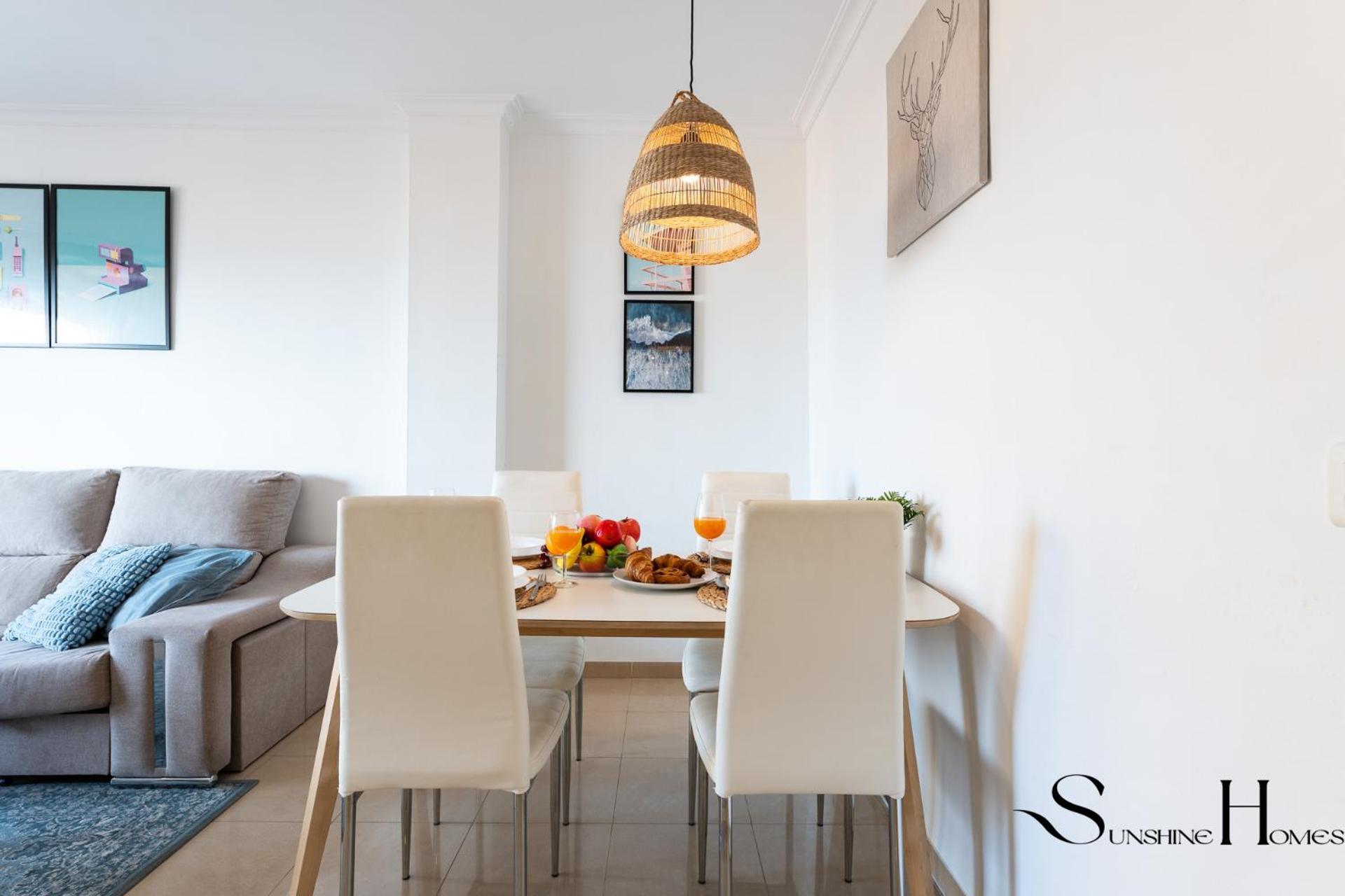Beachside Retreat With Private Terrace เบนัลมาเดนา ภายนอก รูปภาพ