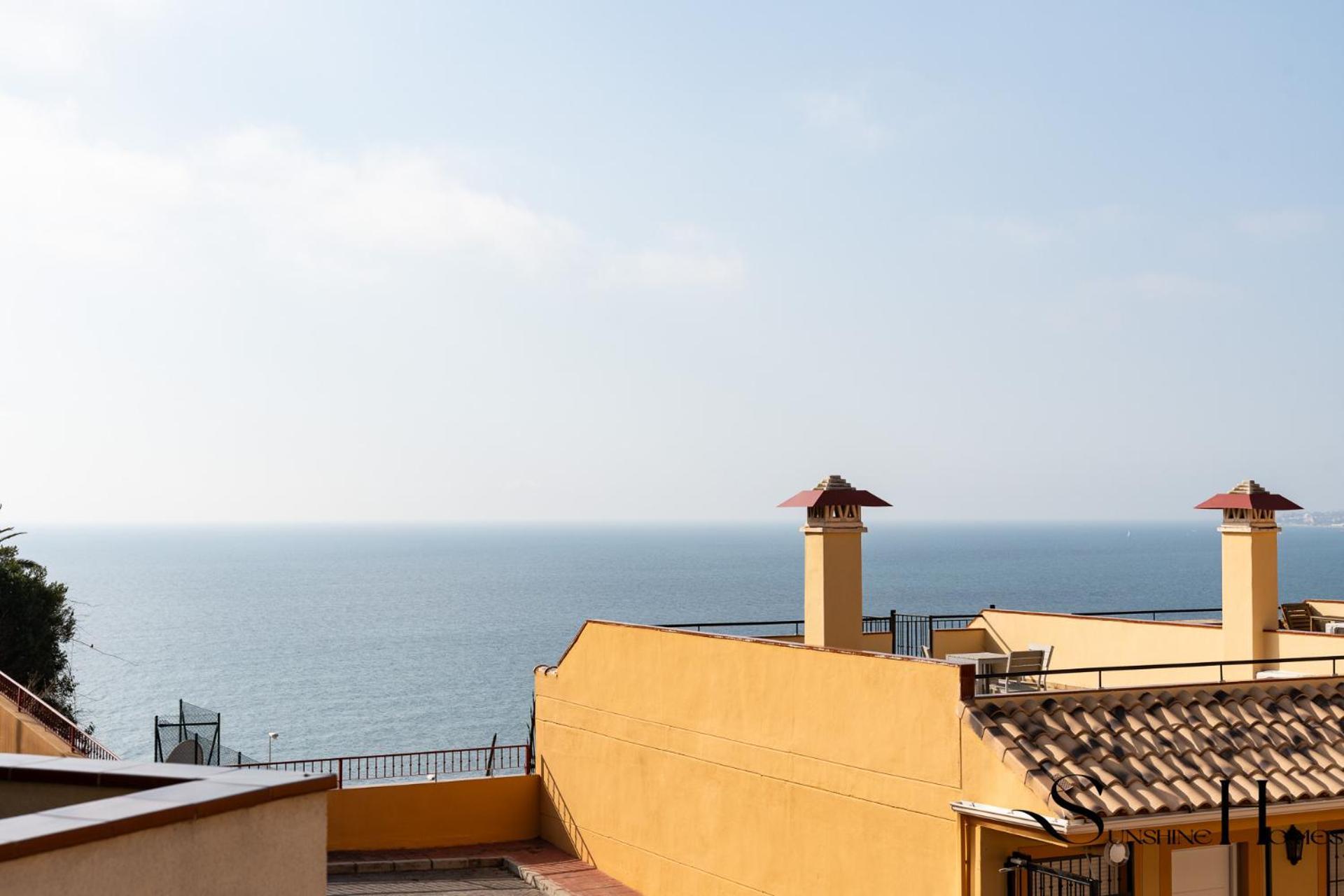 Beachside Retreat With Private Terrace เบนัลมาเดนา ภายนอก รูปภาพ