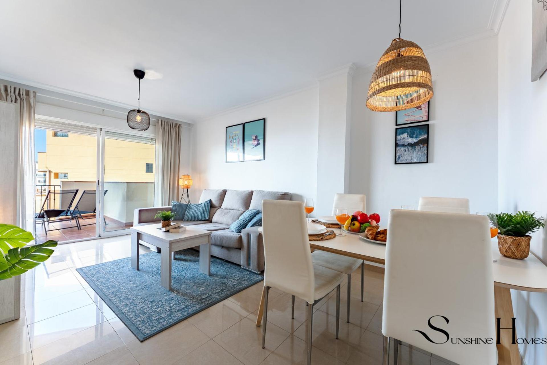 Beachside Retreat With Private Terrace เบนัลมาเดนา ภายนอก รูปภาพ