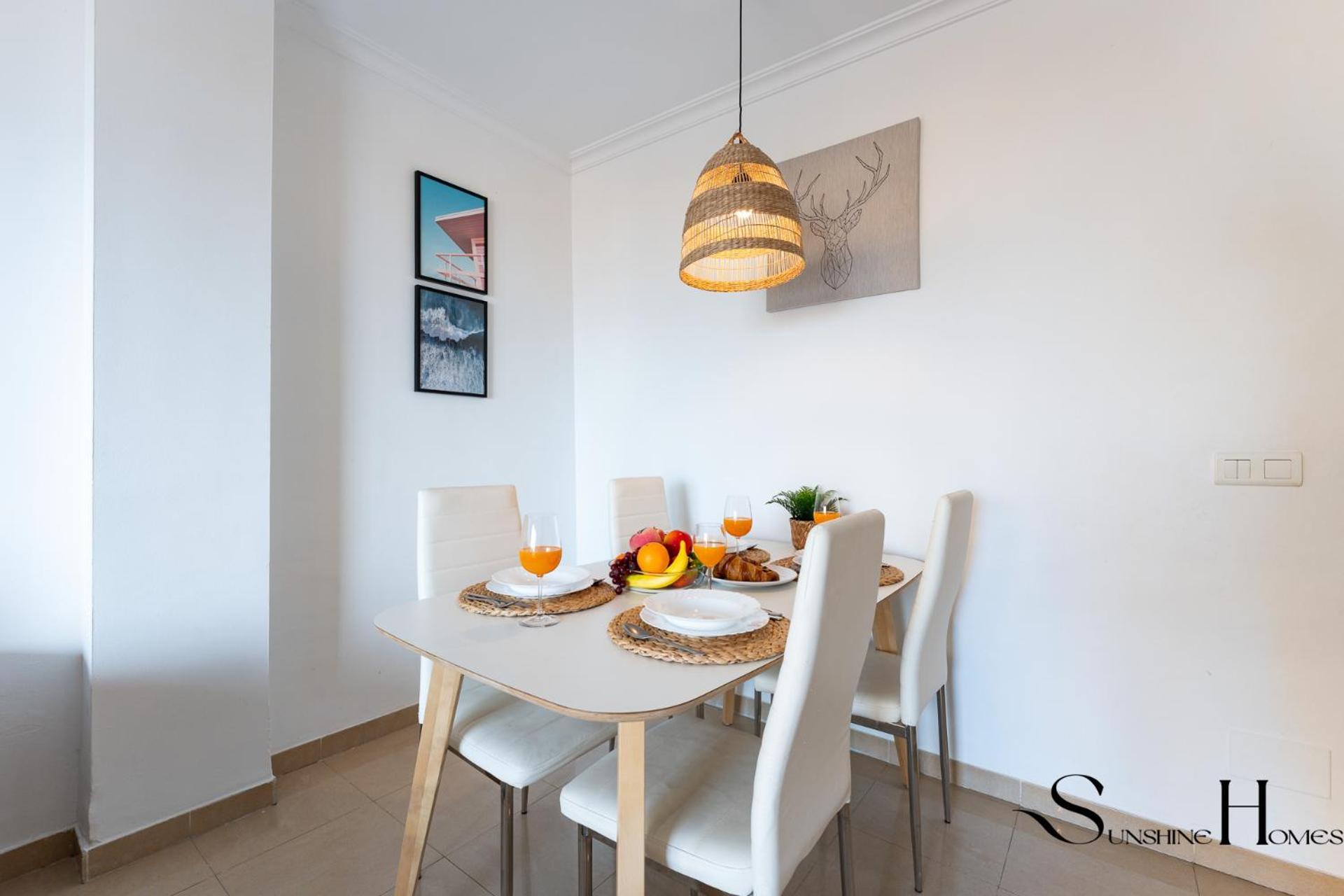 Beachside Retreat With Private Terrace เบนัลมาเดนา ภายนอก รูปภาพ