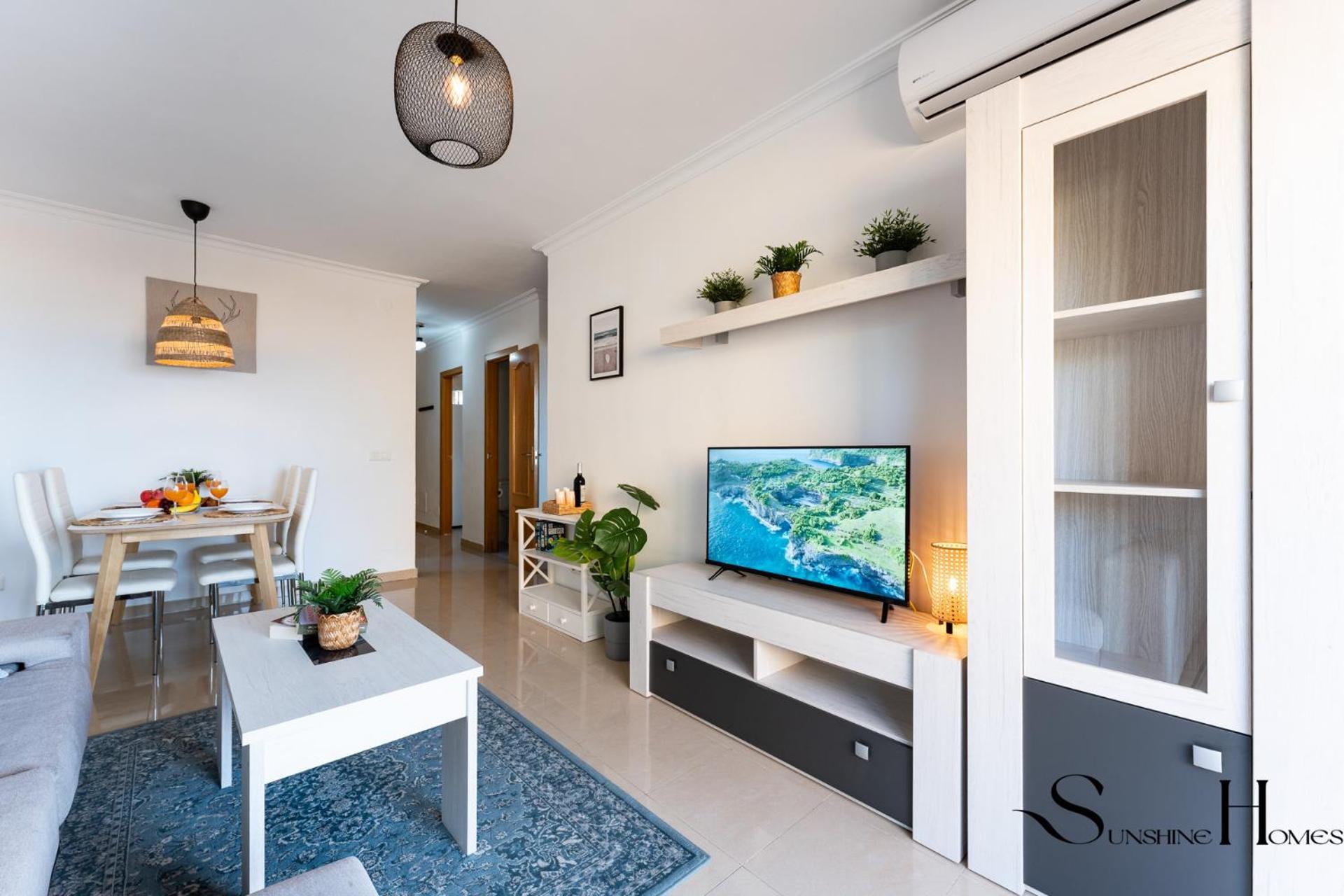 Beachside Retreat With Private Terrace เบนัลมาเดนา ภายนอก รูปภาพ